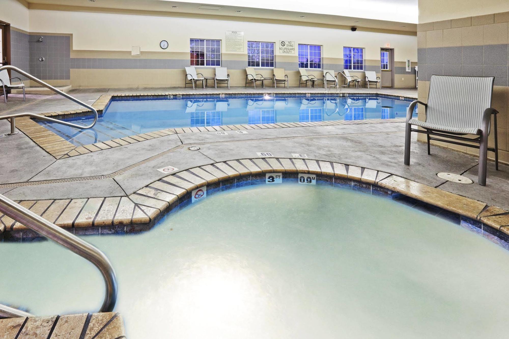 Holiday Inn Express & Suites Glenpool By Ihg Esterno foto